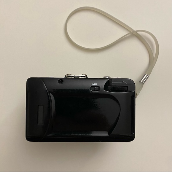 Lomography Fisheye 2 Film Camera 35mm - Picture 4 of 8